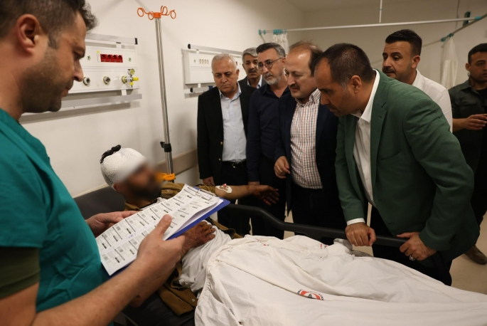 VALİ ALİ HAMZA PEHLİVAN, YARALANAN VATANDAŞLARI HASTANEDE ZİYARET ETTİ