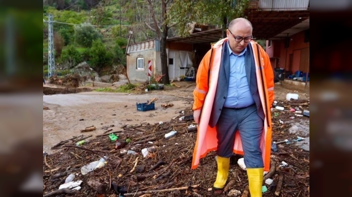Erdemli’de Sağanak Sele Dönüştü