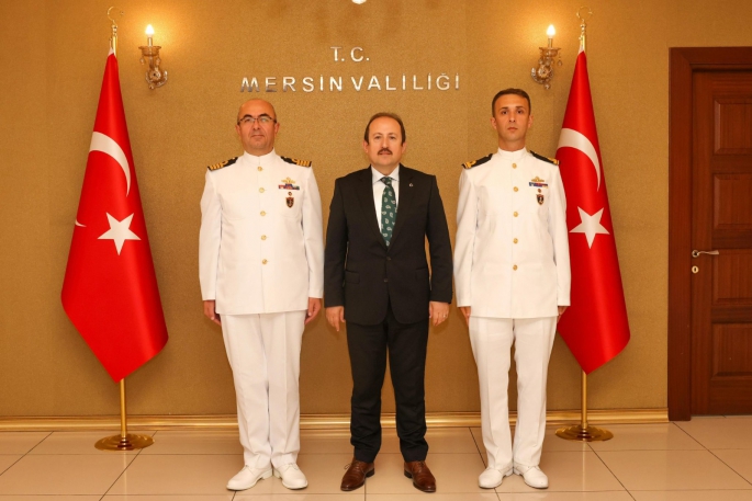 MERSİN VALİSİ ALİ HAMZA PEHLİVAN, KOMODOR DENİZ ALBAY ONUR ÇELİK ve TCG NUSRET GEMİ KOMUTANI DENİZ ÜSTEĞMEN ERSİN TAŞKIN’I KABUL ETTİ