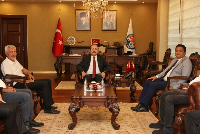 VALİ ALİ HAMZA PEHLİVAN, MERSİN GAZETECİLER CEMİYETİ BAŞKANI RÜSTEM KAYATEPE VE BERABERİNDEKİ HEYETİ KABUL ETTİ.