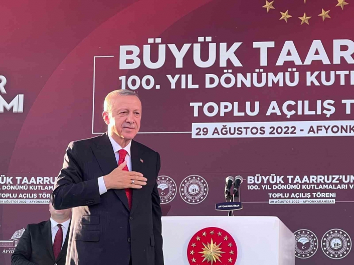 Cumhurbaşkanı Erdoğan: "Muhalefet tüm mesaisini birbirinin kuyusunu kazmaya, yalan ve iftira siyasetiyle ülkenin altını oymaya harcıyor"