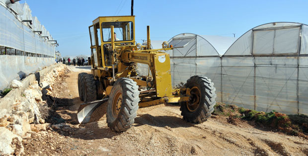 ERDEMLİ'DE BELEDİYEDEN YOL ÇALIŞMALARI DEVAM EDİYOR